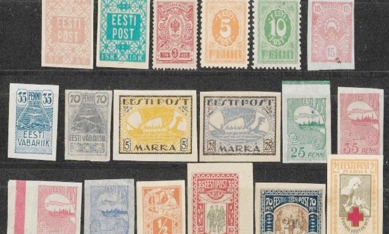 How many pieces of paper are on the stamp?