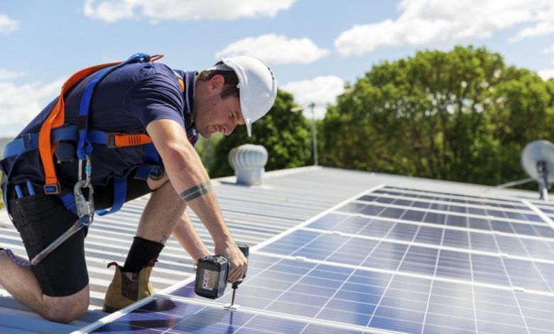 How Do Solar Battery Installers Help to Save Electricity in Melbourne?